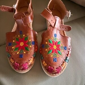 Embroidered Tan Shoes sz 7